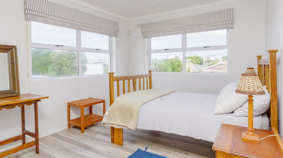 7 Bedroom Property for Sale in Struisbaai Western Cape